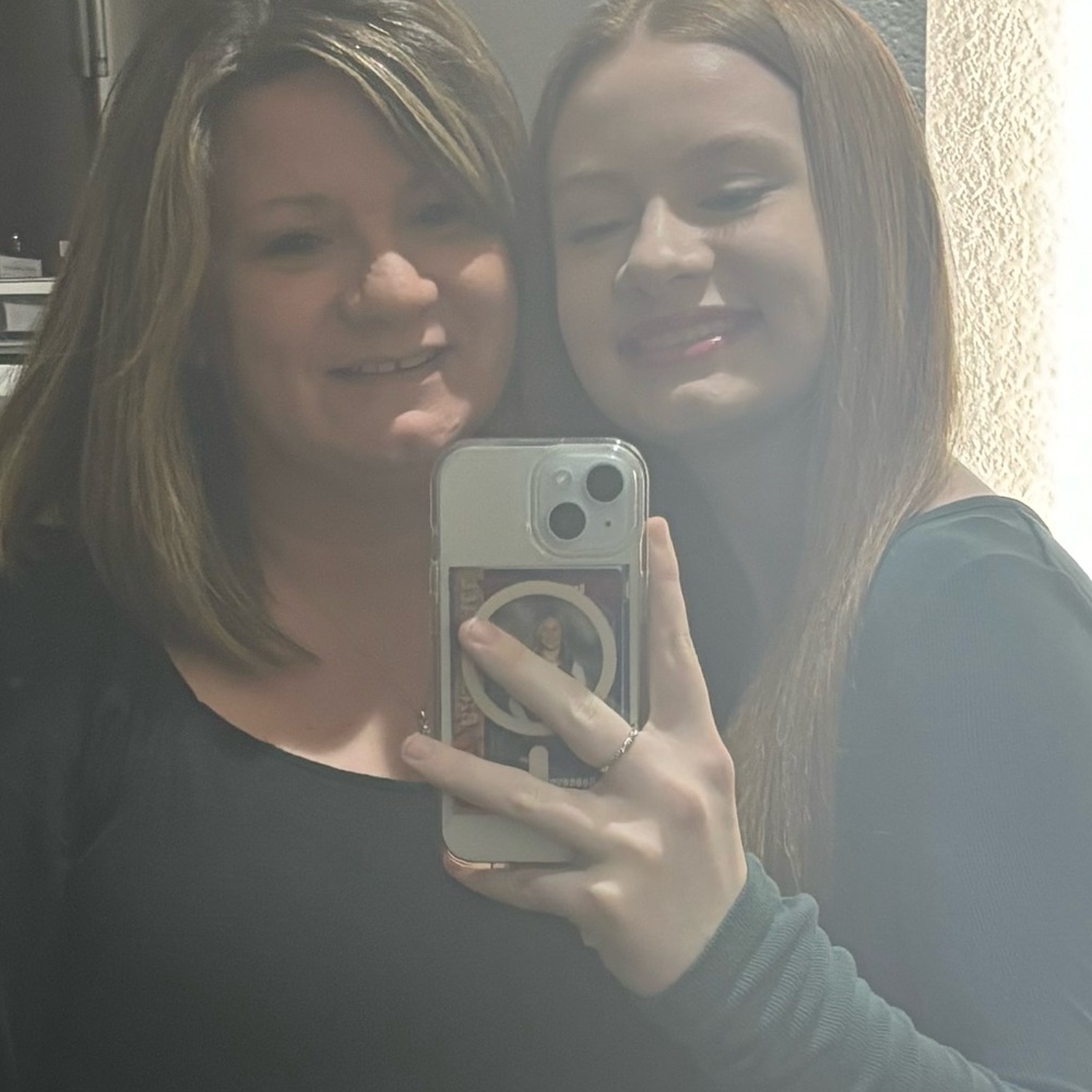 Meet your Posher, Amanda!!! 😊 🛍🛍🛍🛍🛍🛍🛍 - Picture 3 of 3